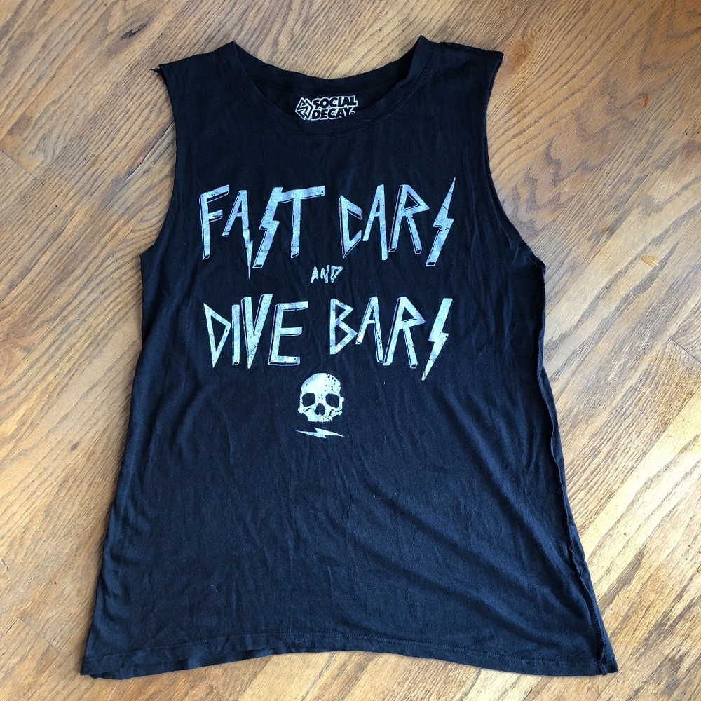 Social Decay Muscle Tank